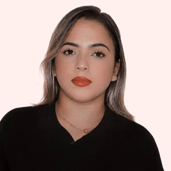 Denayra de Freitas, assistente comercial