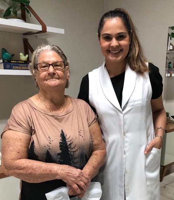 Ozilia Biazatti com a fonoaudióloga da Inova