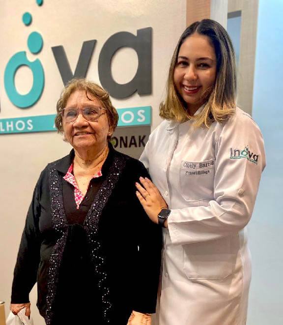 Rita Piedade dos Santos com a fonoaudióloga da Inova