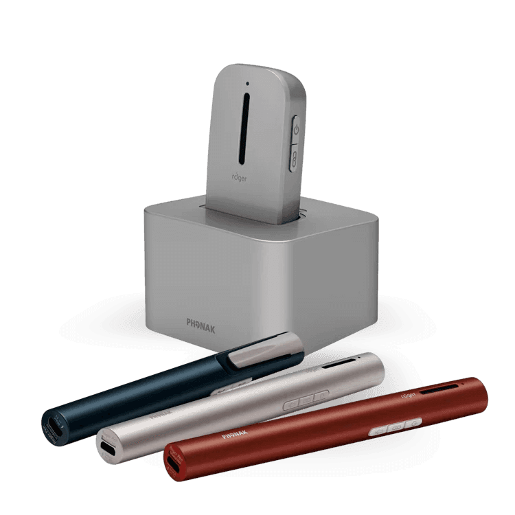 Microfones Roger Pen em três cores na base de carregamento