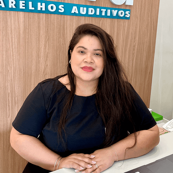 Thaís Neves, assistente comercial
